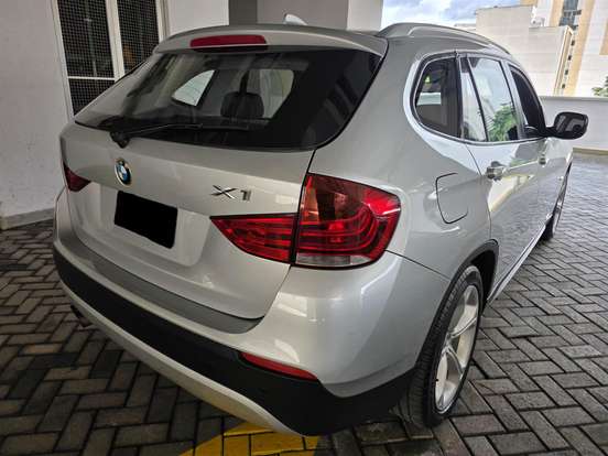 BMW-X1-2012