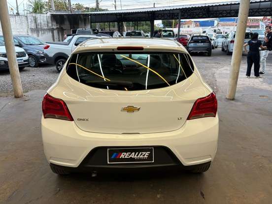 CHEVROLET-ONIX-2018