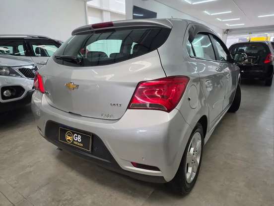 CHEVROLET-ONIX-2018