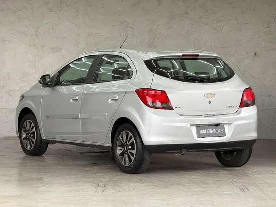 CHEVROLET-ONIX-2015