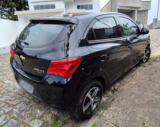 CHEVROLET-ONIX-2016