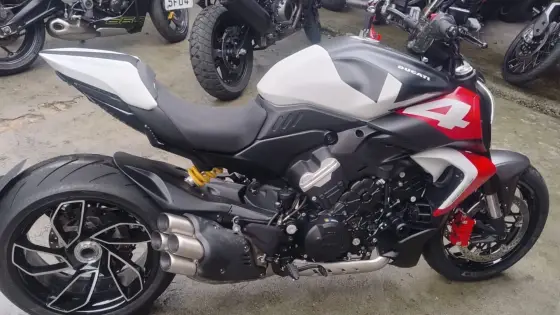 DUCATI DIAVEL V4 