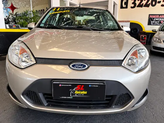 FORD FIESTA 1.6 ROCAM SEDAN 8V FLEX 4P MANUAL