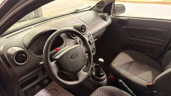 FORD-FIESTA-2004