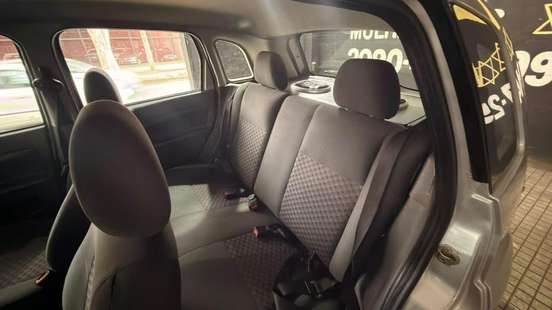 FORD-FIESTA-2004