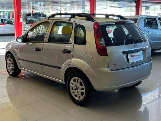 FORD-FIESTA-1.0 MPI PERSONNALITÉ 8V GASOLINA 4P MANUAL FORD-FIESTA-2004