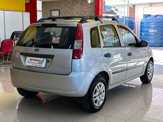 FORD-FIESTA-1.0 MPI PERSONNALITÉ 8V GASOLINA 4P MANUAL FORD-FIESTA-2004