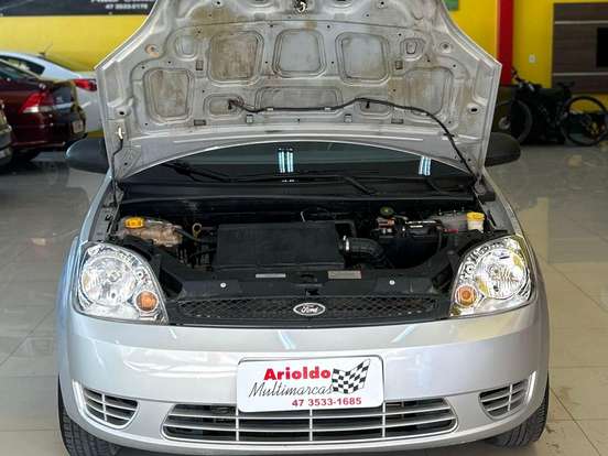 FORD-FIESTA-1.0 MPI PERSONNALITÉ 8V GASOLINA 4P MANUAL FORD-FIESTA-2004