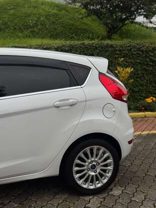 FORD-FIESTA-2015