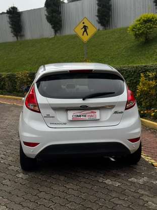 FORD-FIESTA-2015