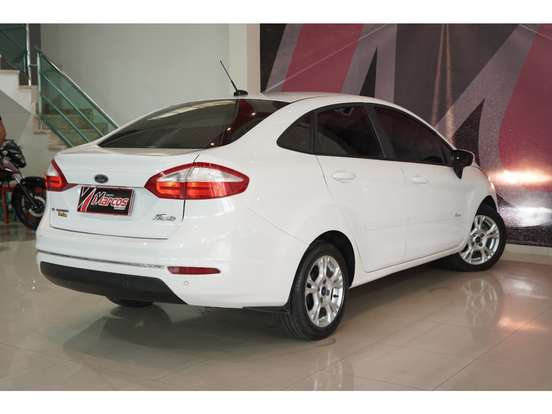 FORD-FIESTA-2015
