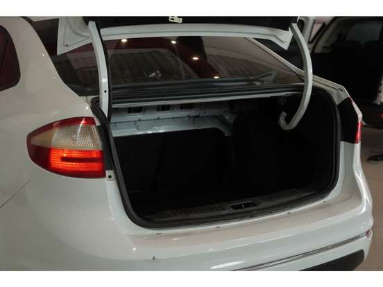 FORD-FIESTA-1.6 SE SEDAN 16V FLEX 4P POWERSHIFT FORD-FIESTA-2015