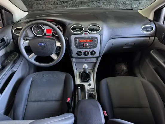 FORD-FOCUS-2011