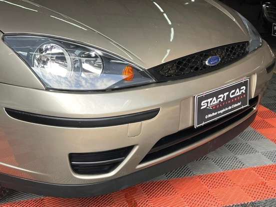 FORD-FOCUS-2004