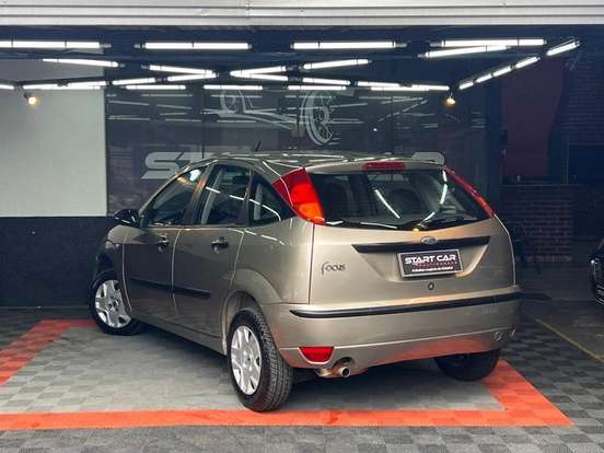 FORD-FOCUS-2004
