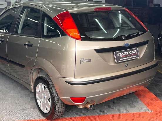 FORD-FOCUS-2004