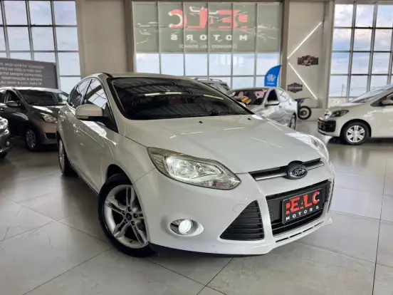 FORD-FOCUS-2014