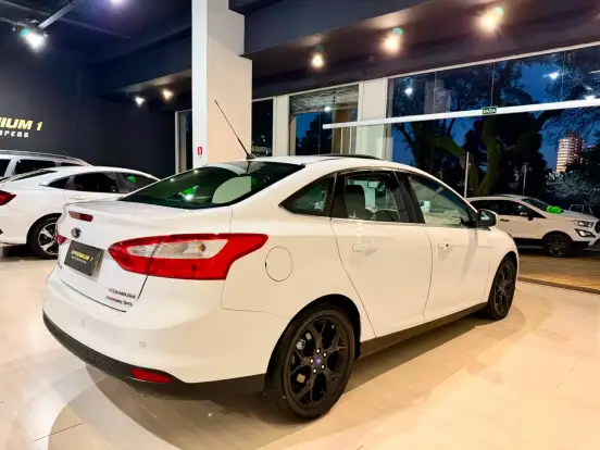 FORD-FOCUS-2.0 TITANIUM PLUS 16V FLEX 4P POWERSHIFT FORD-FOCUS-2014