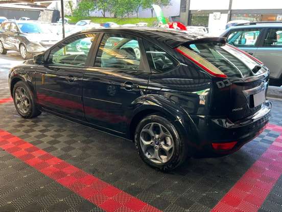FORD-FOCUS-2011