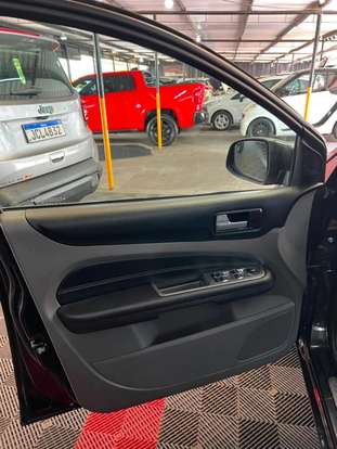 FORD-FOCUS-2011