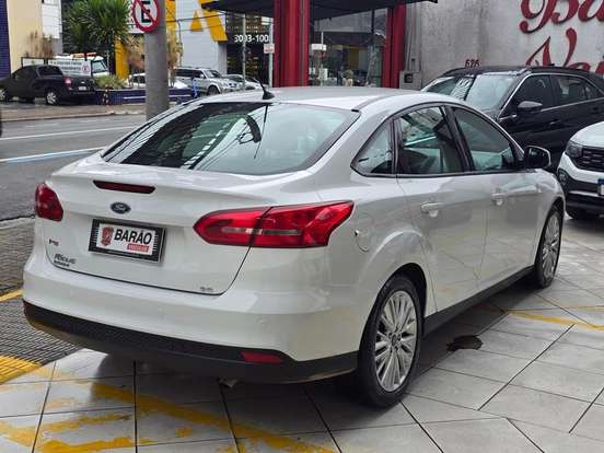 FORD-FOCUS-2015