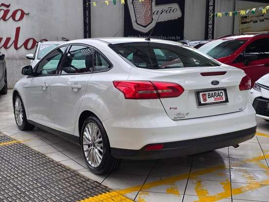 FORD-FOCUS-2015