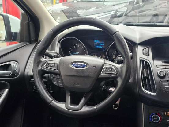 FORD-FOCUS-2.0 SE PLUS 16V FLEX 4P POWERSHIFT FORD-FOCUS-2015
