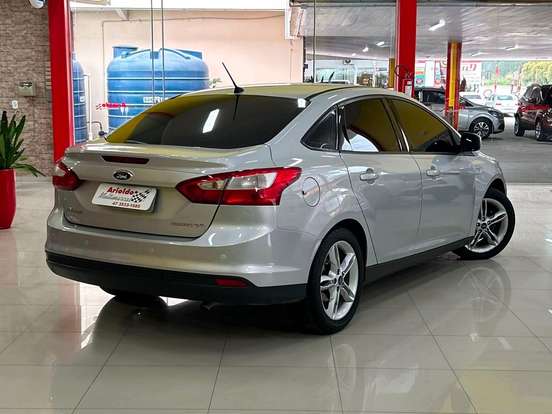 FORD-FOCUS-2.0 SE PLUS SEDAN 16V FLEX 4P AUTOMÁTICO FORD-FOCUS-2015