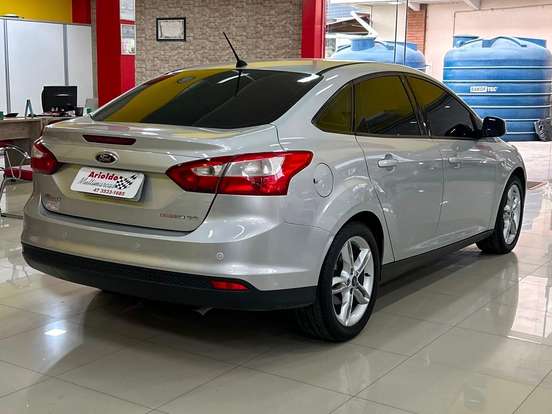 FORD-FOCUS-2.0 SE PLUS SEDAN 16V FLEX 4P AUTOMÁTICO FORD-FOCUS-2015