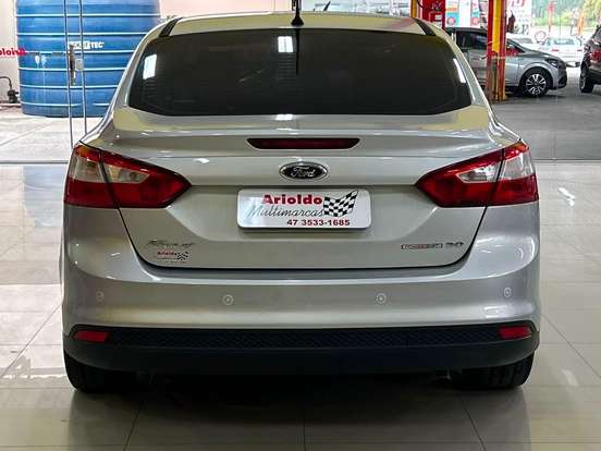 FORD-FOCUS-2.0 SE PLUS SEDAN 16V FLEX 4P AUTOMÁTICO FORD-FOCUS-2015