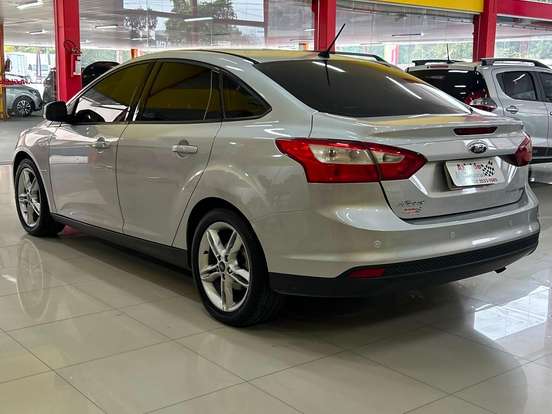 FORD-FOCUS-2.0 SE PLUS SEDAN 16V FLEX 4P AUTOMÁTICO FORD-FOCUS-2015