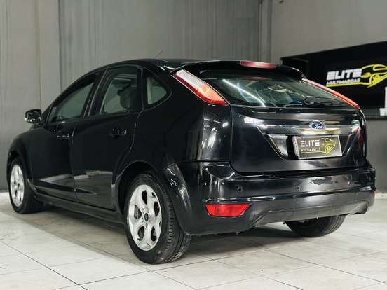 FORD-FOCUS-2012