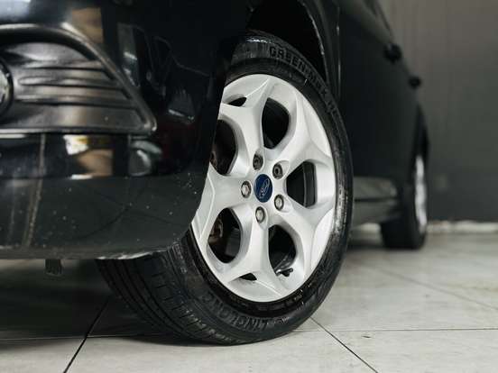 FORD-FOCUS-2.0 TITANIUM HATCH 16V FLEX 4P AUTOMÁTICO FORD-FOCUS-2012