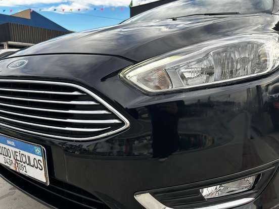 FORD-FOCUS-2017