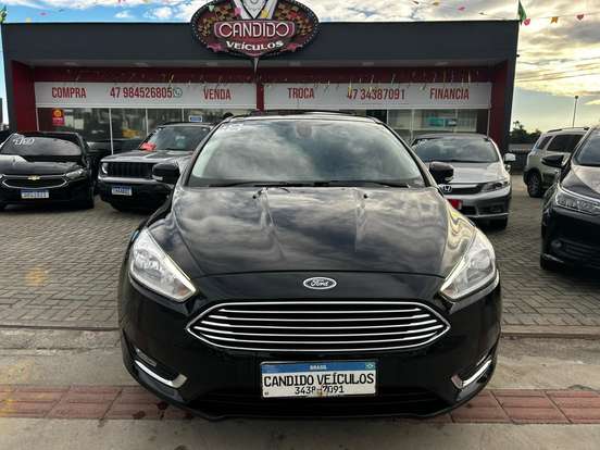 FORD-FOCUS-2017