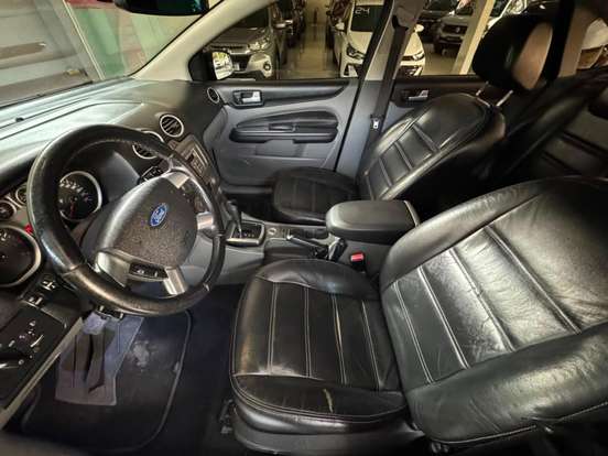 FORD-FOCUS-2.0 TITANIUM SEDAN 16V FLEX 4P AUTOMÁTICO FORD-FOCUS-2011