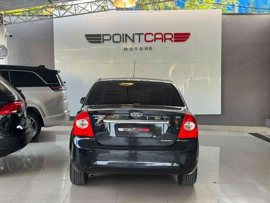 FORD-FOCUS-2.0 TITANIUM SEDAN 16V FLEX 4P AUTOMÁTICO FORD-FOCUS-2011