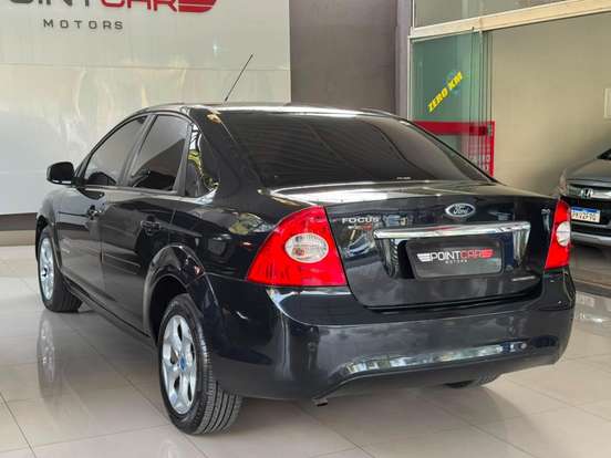 FORD-FOCUS-2.0 TITANIUM SEDAN 16V FLEX 4P AUTOMÁTICO FORD-FOCUS-2011
