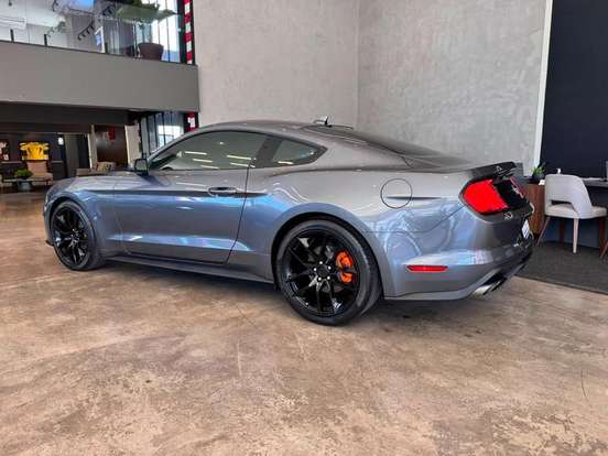 FORD-MUSTANG-2022