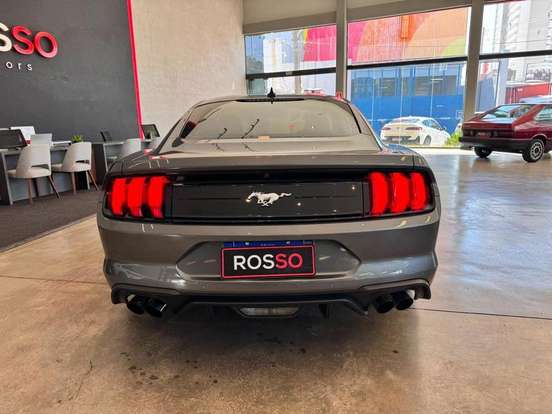 FORD-MUSTANG-2022
