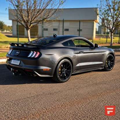 FORD-MUSTANG-2020