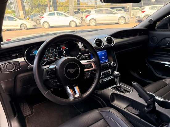 FORD-MUSTANG-2021