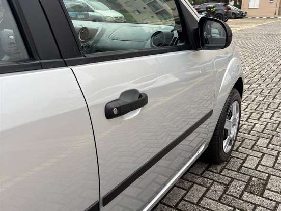 FORD-FIESTA-1.0 MPI 8V GASOLINA 4P MANUAL FORD-FIESTA-2004