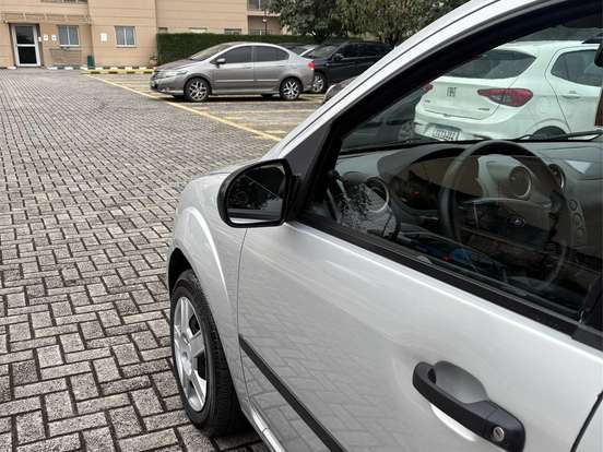 FORD-FIESTA-1.0 MPI 8V GASOLINA 4P MANUAL FORD-FIESTA-2004