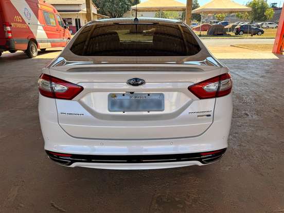 FORD-FUSION-2015