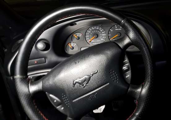 FORD-MUSTANG-1995