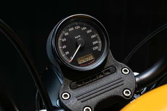 HARLEY-DAVIDSON-SPORTSTER XL 883N IRON-2010