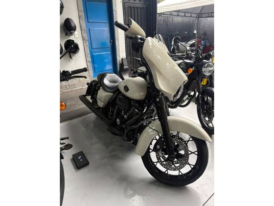 HARLEY-DAVIDSON STREET GLIDE SPECIAL 