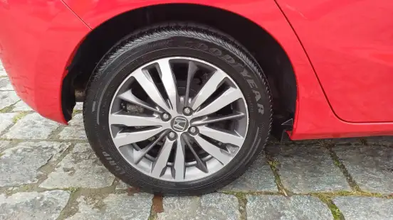 HONDA-FIT-2015