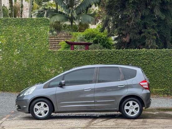 HONDA-FIT-2009